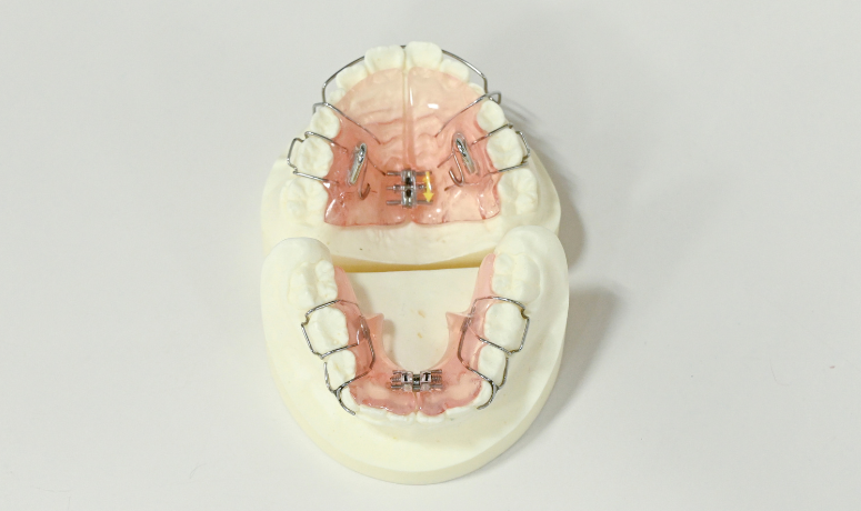 床矯正｜まきの歯科