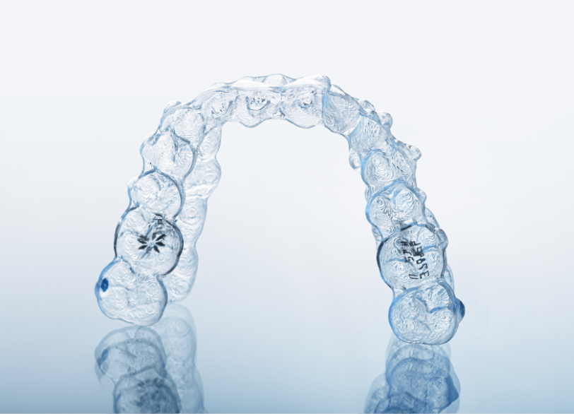 透明で目立たない｜まきの歯科