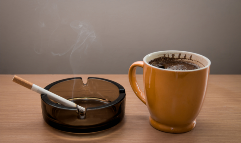 歯がくすむ原因|まきの歯科