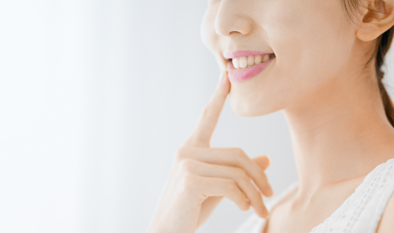自信の笑顔は、お口の健康と美しさから|まきの歯科